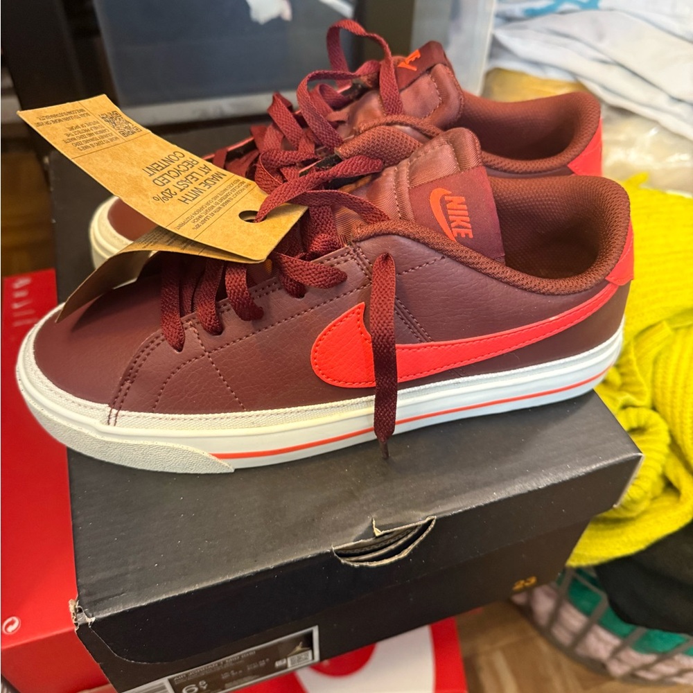 Nike court legacy